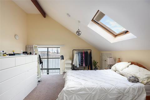 2 bedroom flat to rent - Blenheim House, 11 Constable Avenue, London, E16