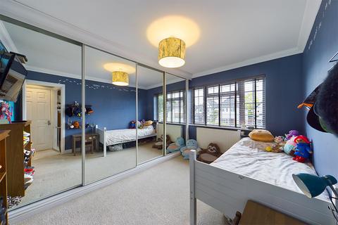 175a The Fairway, Ruislip, HA4 0SN