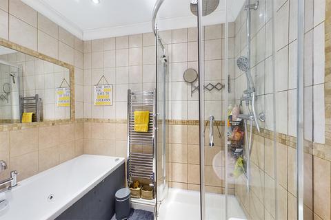 175a The Fairway, Ruislip, HA4 0SN