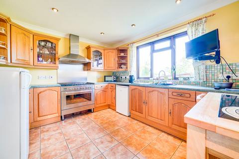 4 bedroom detached bungalow for sale - Serby Avenue, Royston