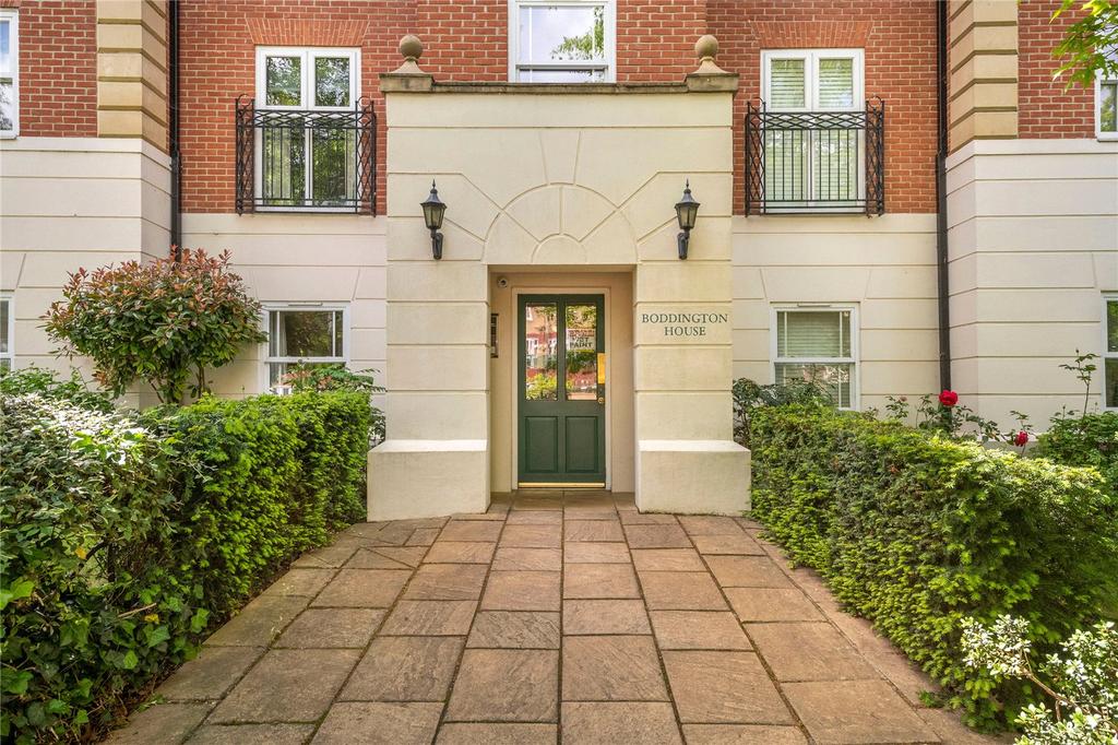 Trinity Church Road, Barnes, London 1 bed flat £1,750 pcm (£404 pw)