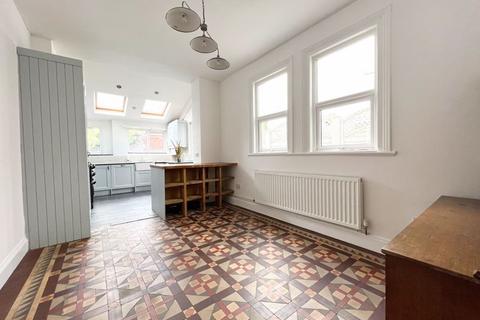 15 Amesbury Road, Cardiff, CF23 5DW