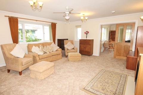 3 Nelson Park Road, St Margarets At Cliffe, Dover, CT15 6HL