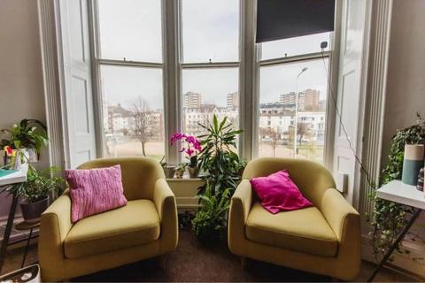 Serviced office to rent - 14 St George's Place,,