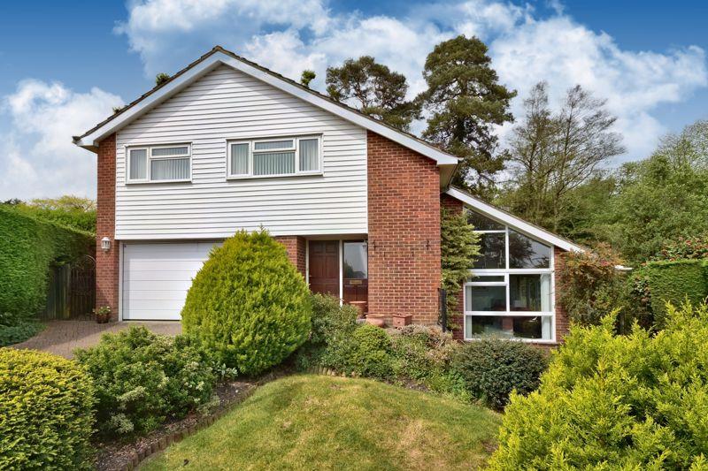 Copse Avenue, Farnham 3 bed detached house £675,000