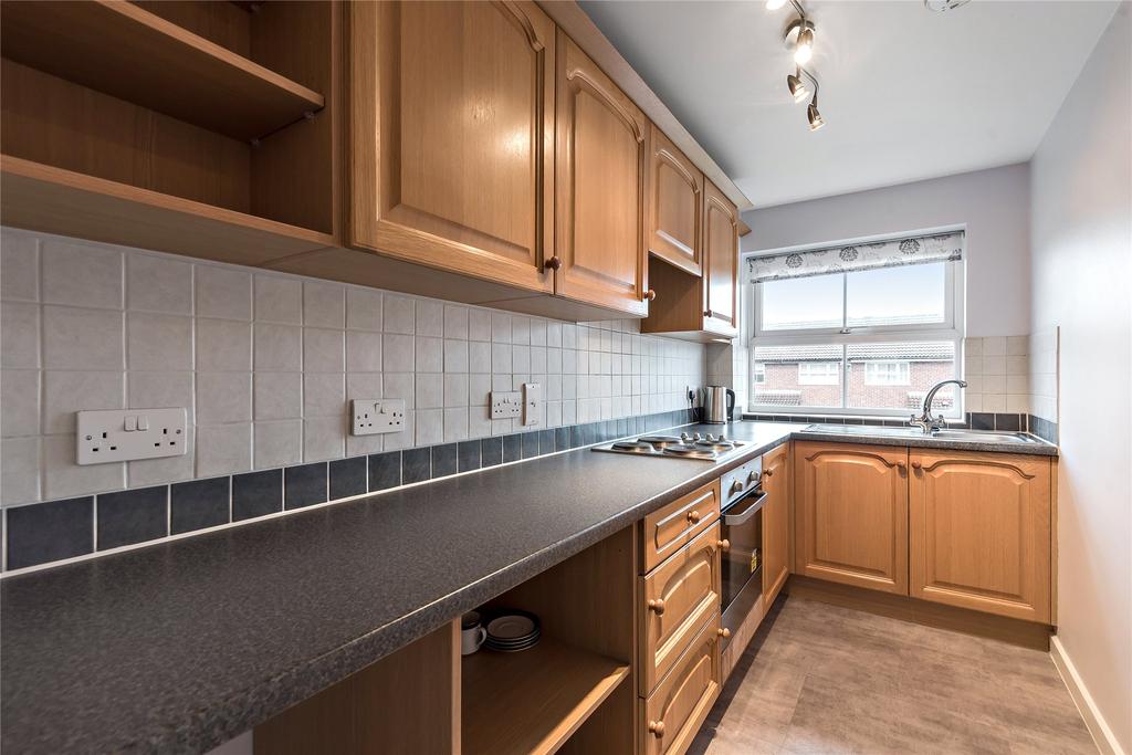Armstrong Way, Woodley, Berkshire, RG5 1 bed £850 pcm (£