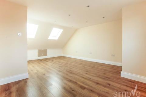 3 bedroom flat to rent - Rushdene Crescent, Northolt, Middlesex