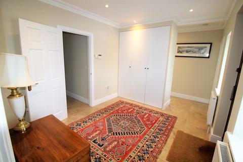 74 Hillside, Banstead, SM7 1HF