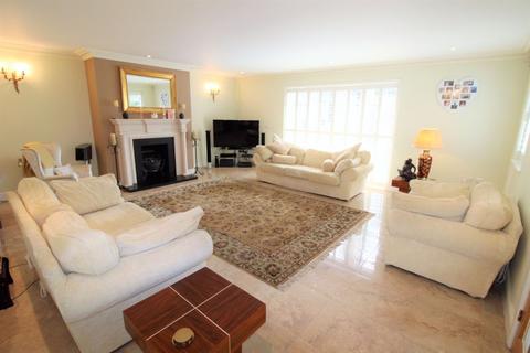 74 Hillside, Banstead, SM7 1HF