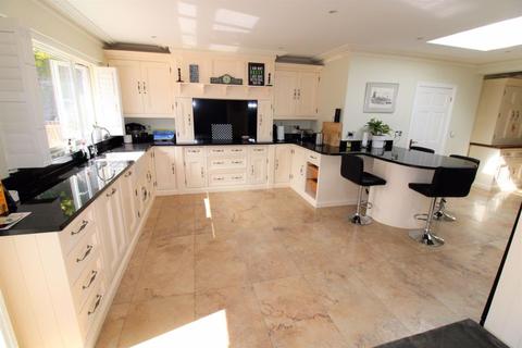 74 Hillside, Banstead, SM7 1HF