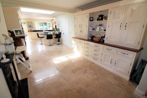 74 Hillside, Banstead, SM7 1HF