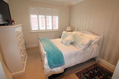 74 Hillside, Banstead, SM7 1HF