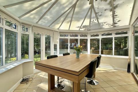 4 bedroom detached house for sale, Balmoral Avenue, off of The Broughton Road, Banbury