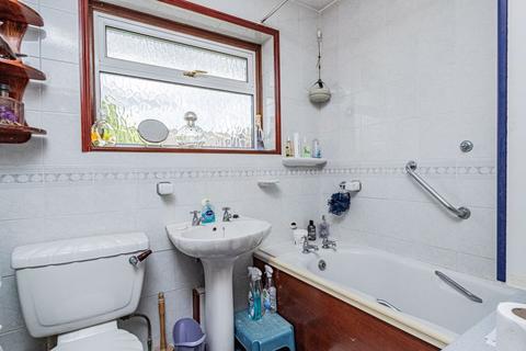 6 Allerford Court, Harrow, HA2 6AW