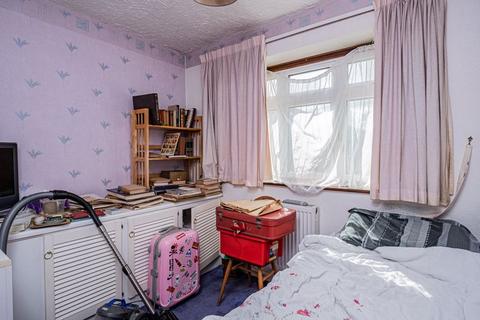 6 Allerford Court, Harrow, HA2 6AW