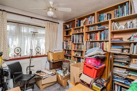 6 Allerford Court, Harrow, HA2 6AW