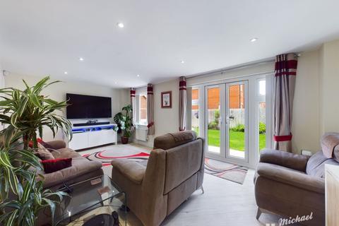 5 bedroom detached house for sale - Morgan Drive, Aylesbury