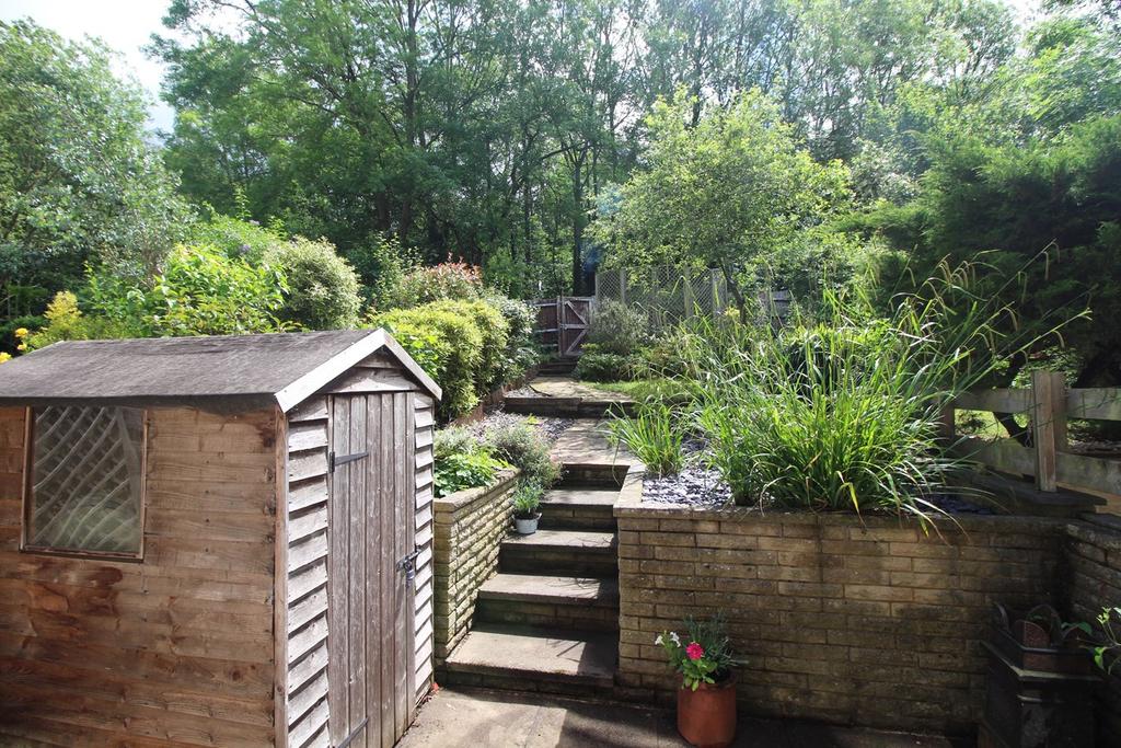 Park Meadow, Hatfield, AL9 3 bed townhouse £1,700 pcm (£392 pw)