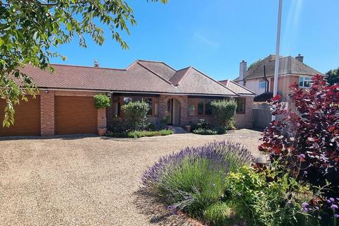 5 bedroom detached bungalow for sale - Thorne Crescent, Bexhill-on-Sea, TN39