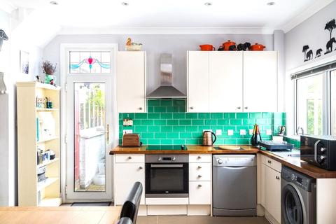 214 Kneller Road, Twickenham, TW2 7EF