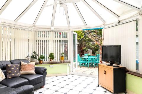 214 Kneller Road, Twickenham, TW2 7EF
