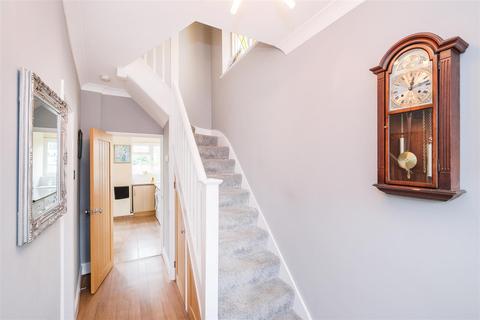 39 Lynton Road, London, E4 9EA