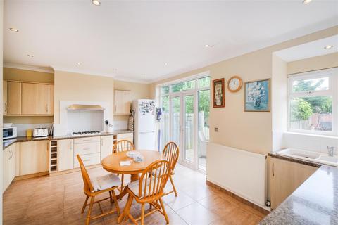 39 Lynton Road, London, E4 9EA