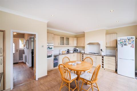 39 Lynton Road, London, E4 9EA