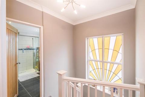 39 Lynton Road, London, E4 9EA