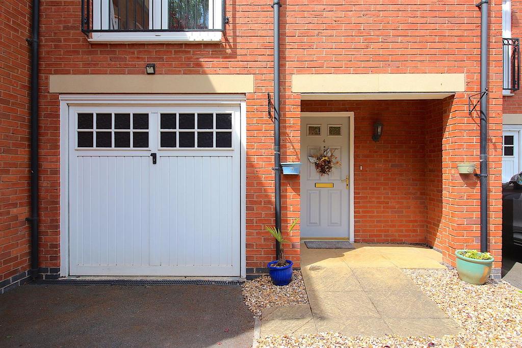 Oliver Close, Syston 4 bed townhouse for sale £325,000