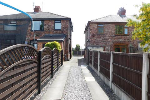 3 bedroom semi-detached house for sale - Roman Road, Oldham