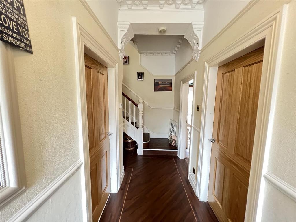 Hertford Drive, Wallasey 5 bed semidetached house £350,000