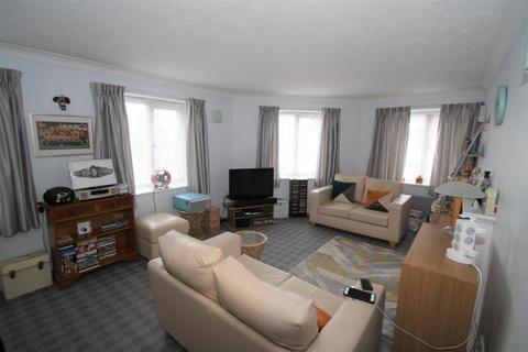 2 bedroom retirement property to rent - Stadium Road, Southend-On-Sea