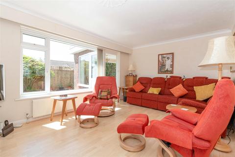3 bedroom detached bungalow for sale - Twyford Gardens, Worthing