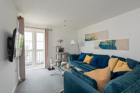 2 bedroom flat for sale - Revere Way, Epsom