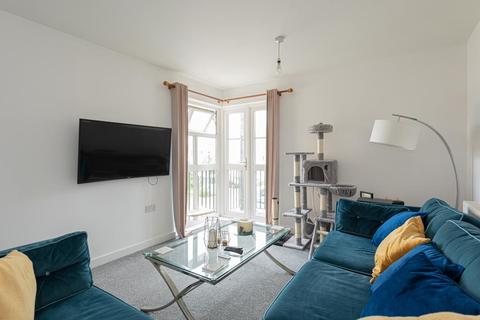 2 bedroom flat for sale - Revere Way, Epsom