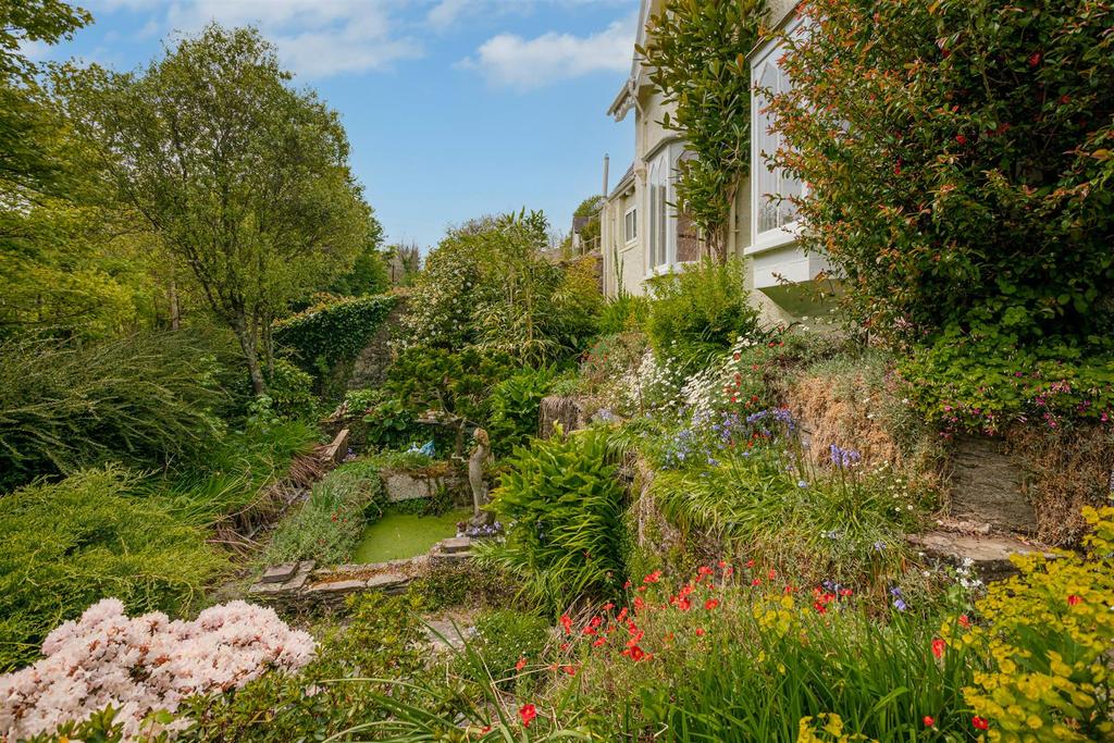 A 6 - Gothic Cottage Dartmouth - 220428.jpg
