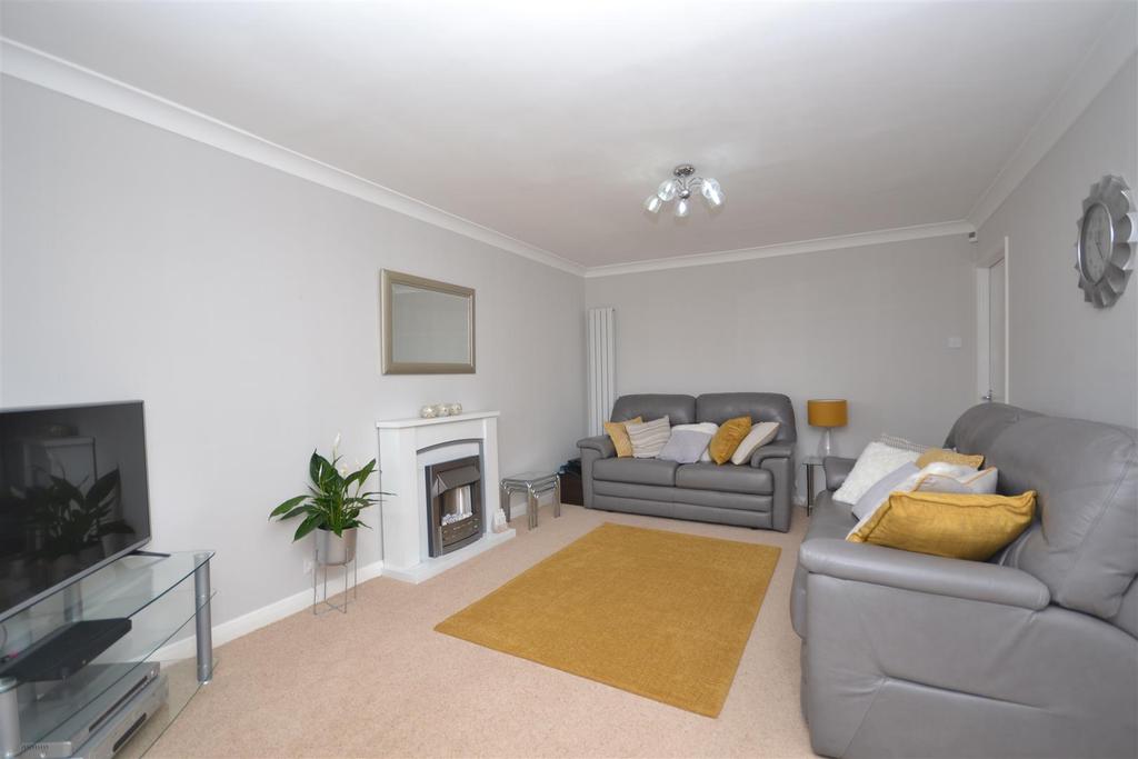 Derwent Avenue, Garforth, Leeds 2 bed semidetached bungalow £265,000