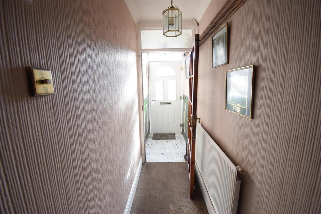 Llantrisant Road, Pontyclun 5 bed cottage £425,000
