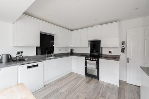 29 Cardinal Close, Worcester Park, KT4 7EH