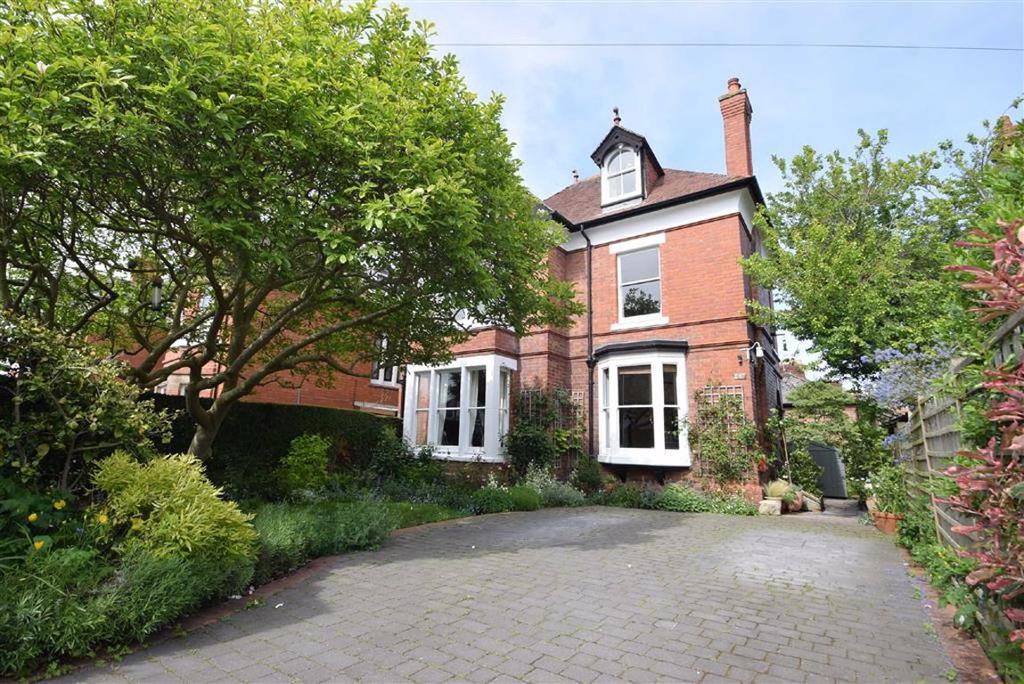 Belle Vue Gardens, Belle Vue, Shrewsbury, Shropshire 5 bed detached