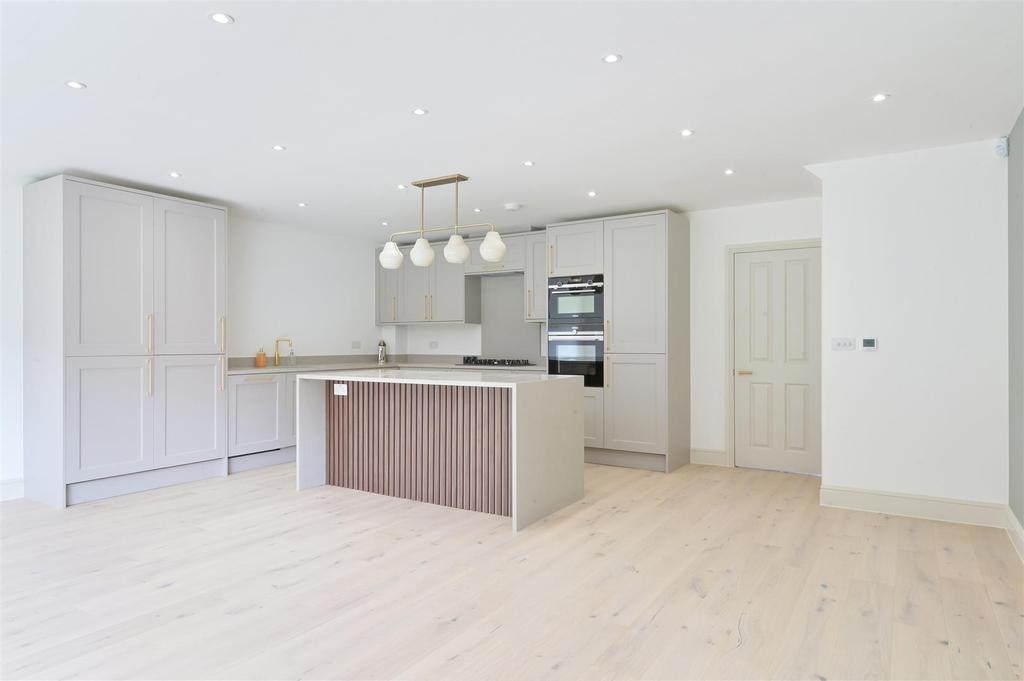 Hollymeoak Road, Coulsdon 5 bed detached house £1,250,000
