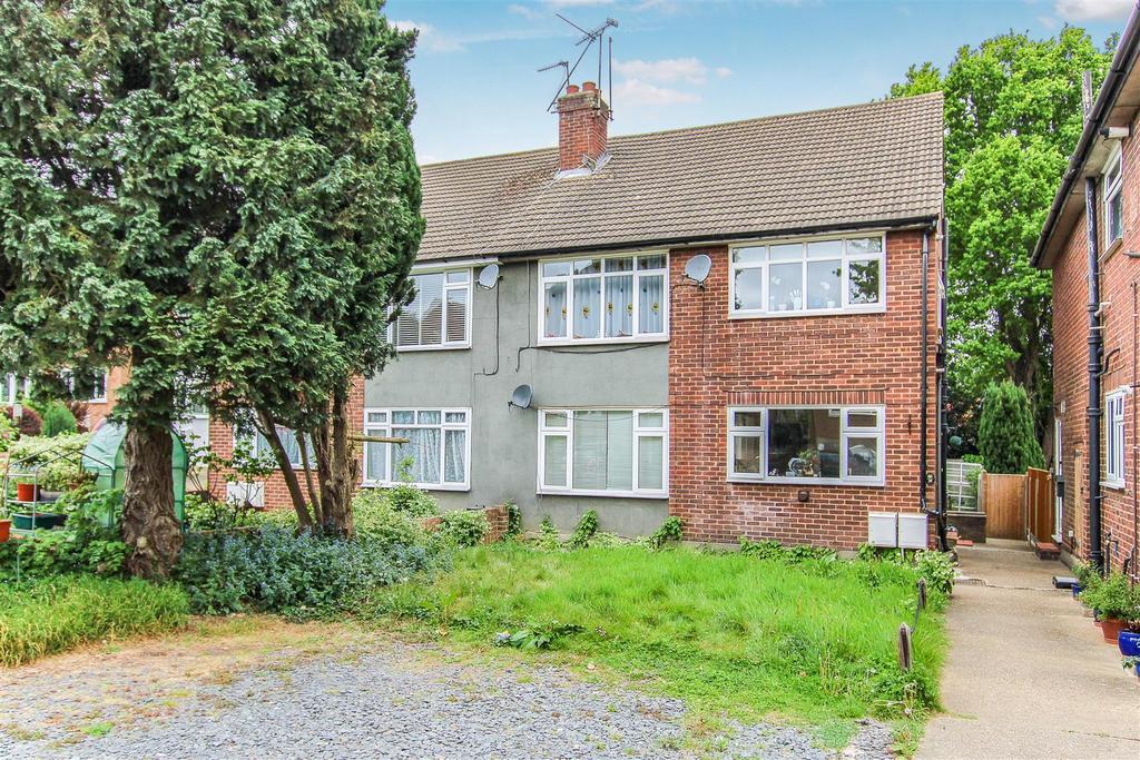 Hammonds Lane, Great Warley, Brentwood 2 bed apartment £300,000