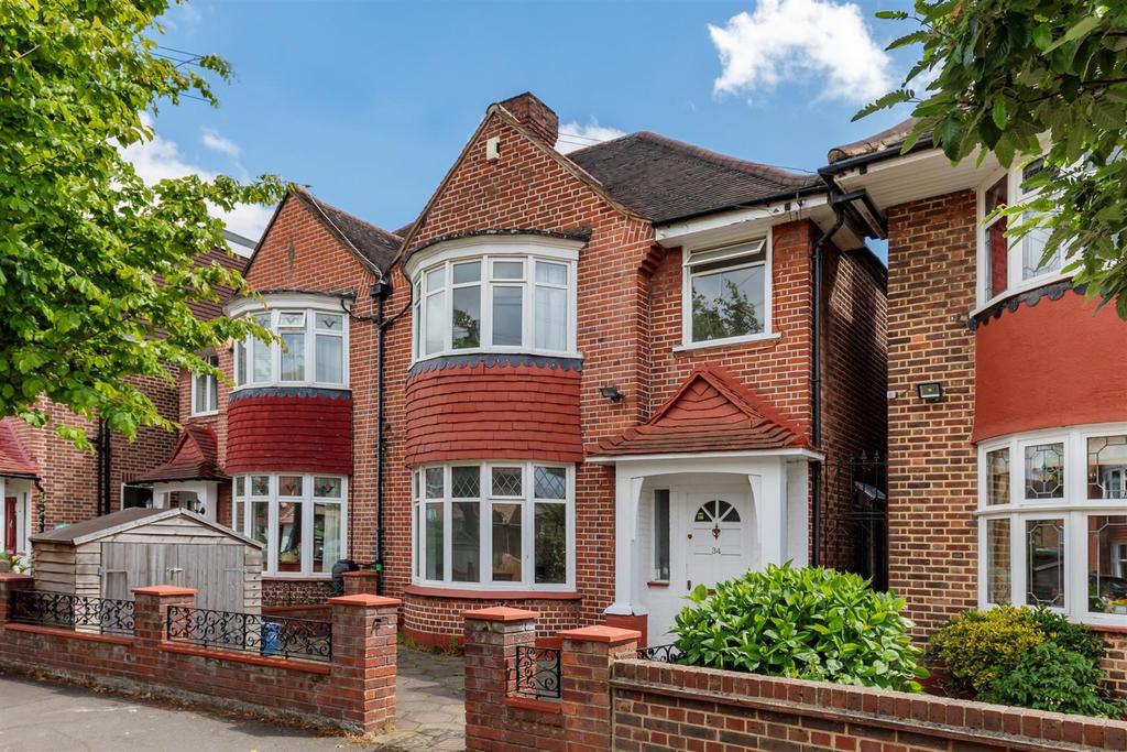 Sharon Gardens, London E9 4 bed terraced house £3,800 pcm (£877 pw)