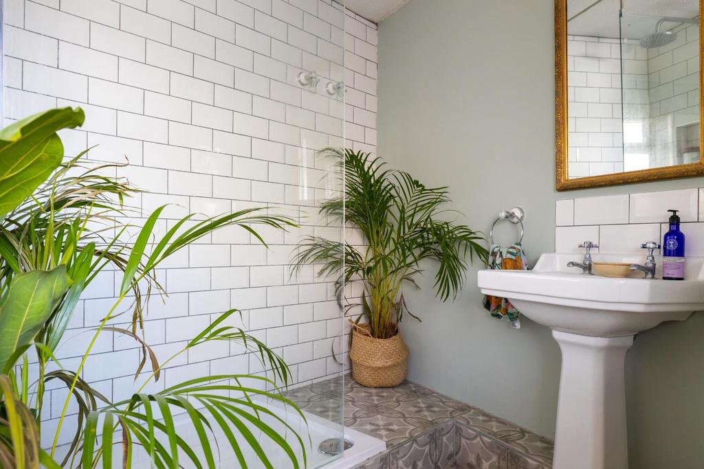 26 Avonvale RD-26.jpg
