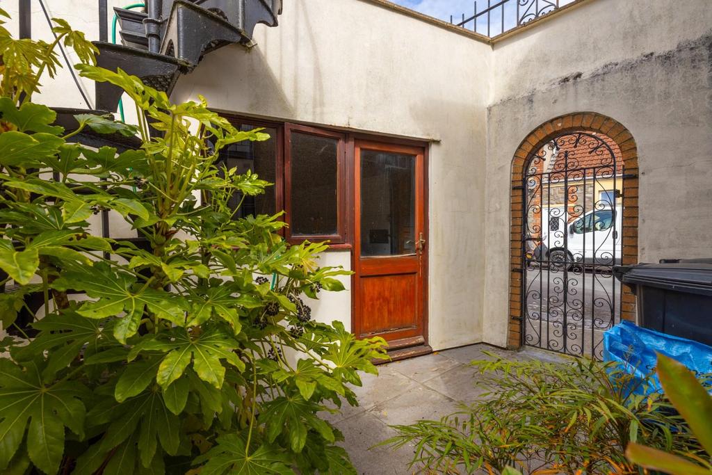 26 Avonvale RD-18.jpg