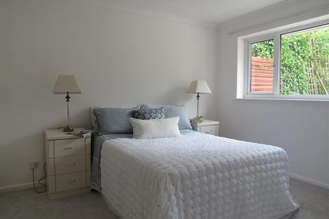 25 Park Way, St Austell, PL25 4HR
