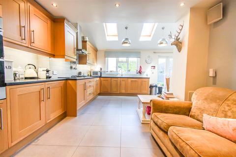 2 bedroom semi-detached house for sale - Queen Street, Leamington Spa