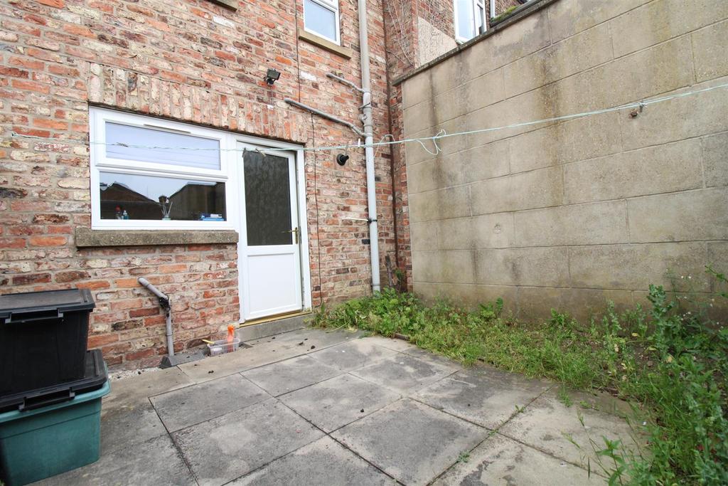 Ambrose Street, Fulford 2 bed terraced house £900 pcm (£208 pw)