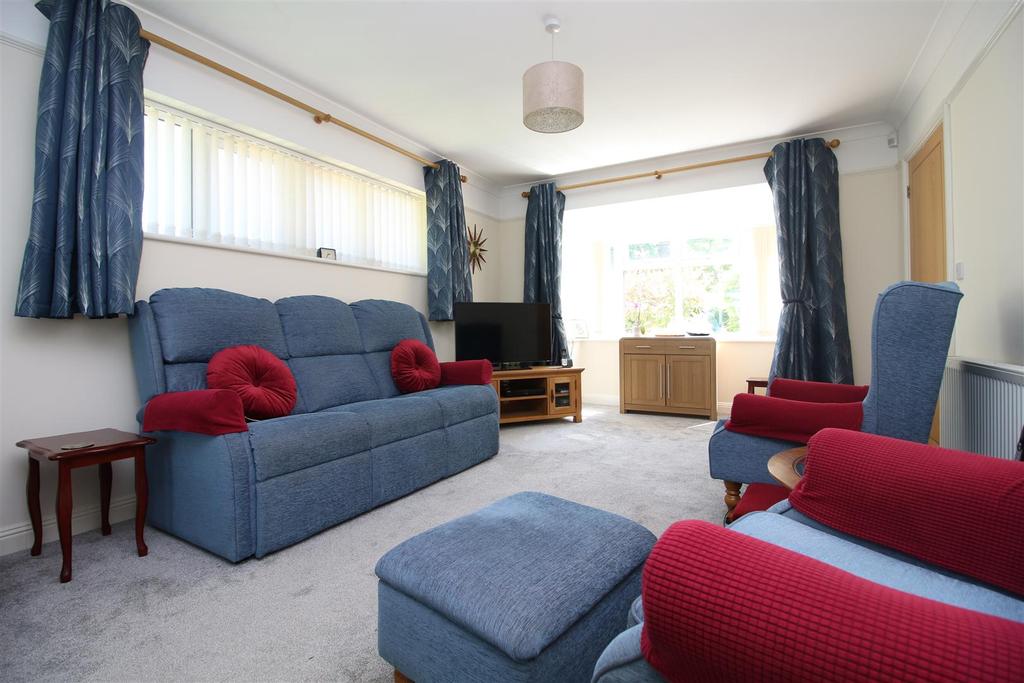 Cull Lane, New Milton 4 bed detached bungalow £625,000